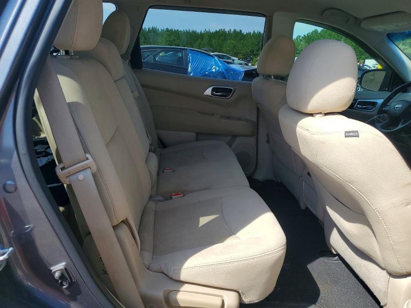 2016 Nissan Pathfinder sv