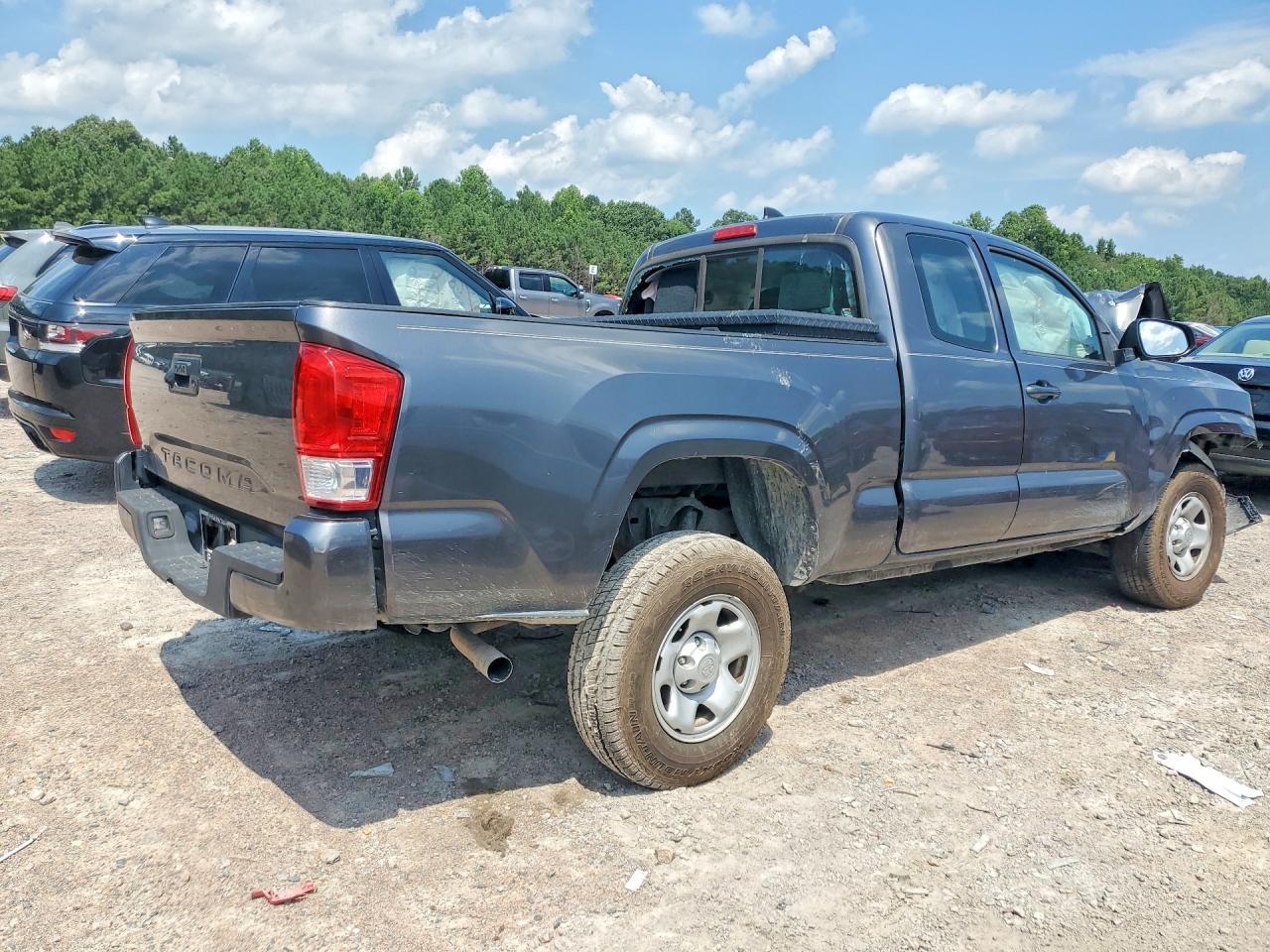 2017 Toyota Tacoma SR