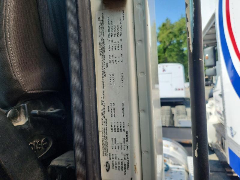 2013 Mack CXU613 Semi Truck