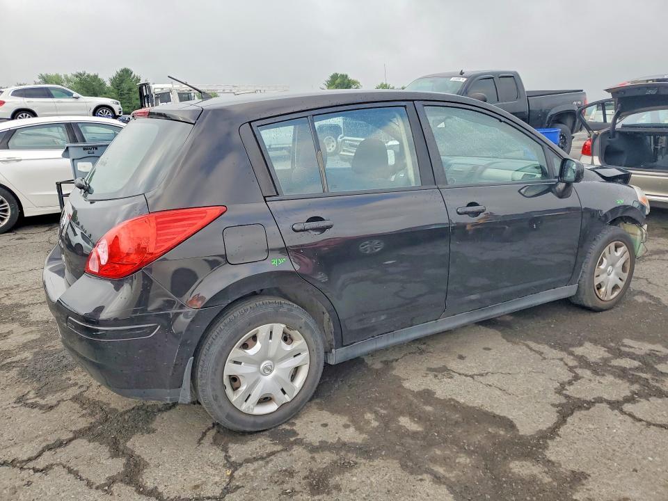 2011 Nissan Versa 1.8 s