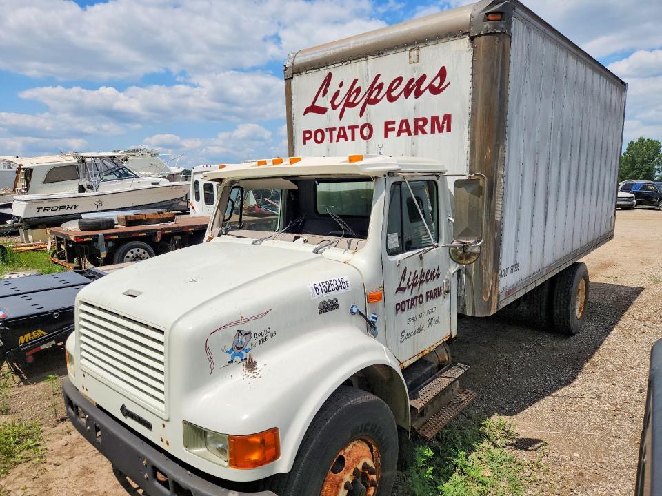 1999 International 4900 BOX Truck