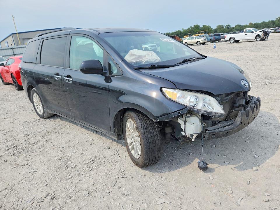 2016 Toyota Sienna xle Premium 8-passenger
