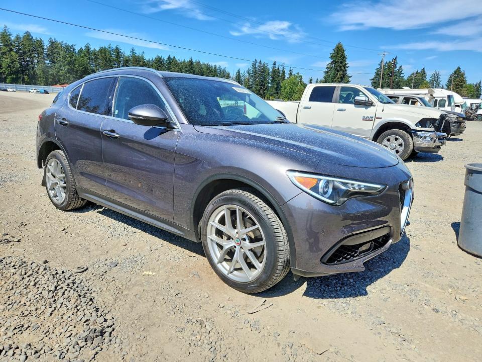 2018 Alfa Romeo Stelvio ti