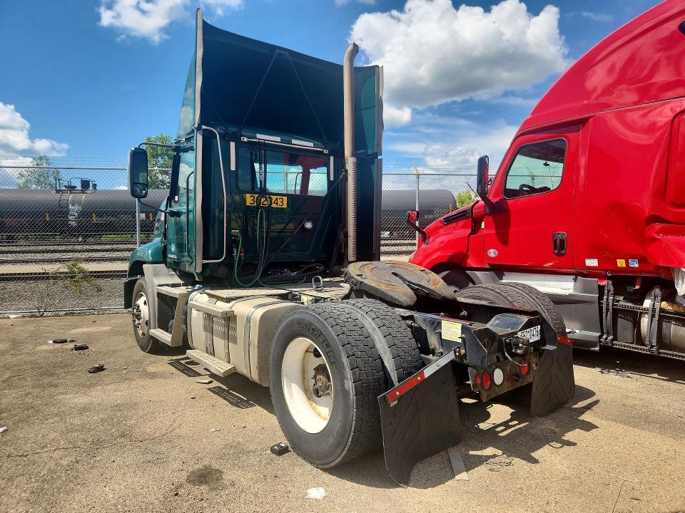 2017 Mack CXU612 Semi Truck