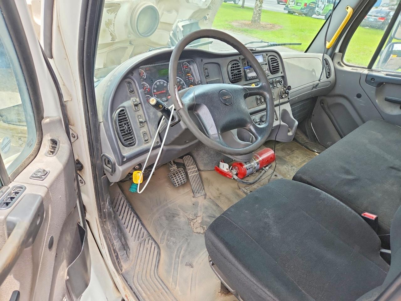 2019 Freightliner Business Class M2 Flatbed Truck