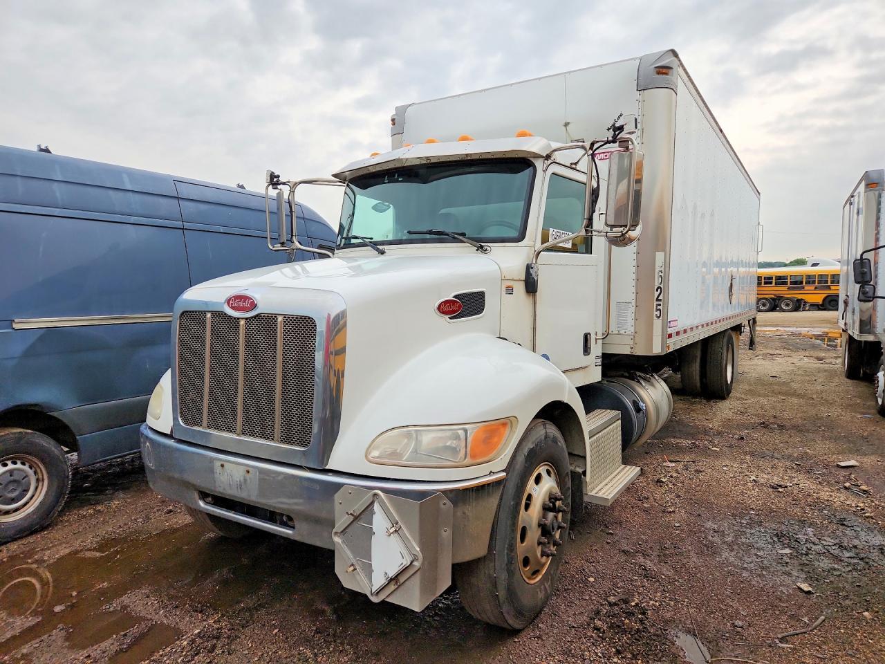 2016 Peterbilt Truck 2016  337-BOX Truck