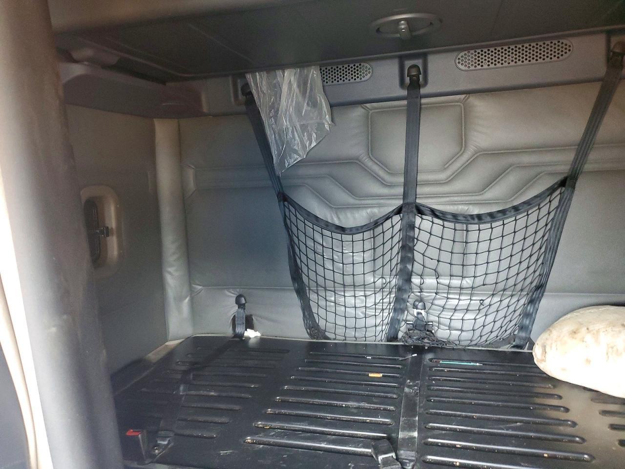 2018 Freightliner Cascadia 125 Semi Truck