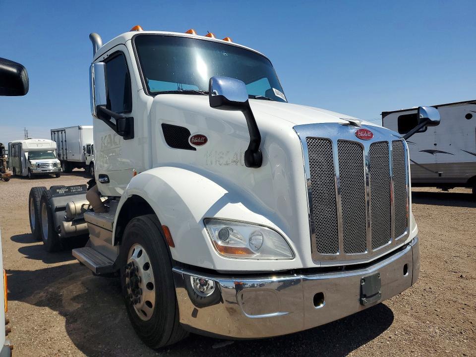 2019 Peterbilt 579 Semi Truck