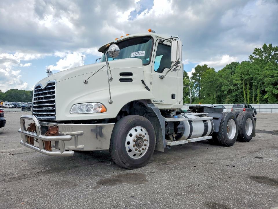 2018 Mack Cxu613 Semi Truck