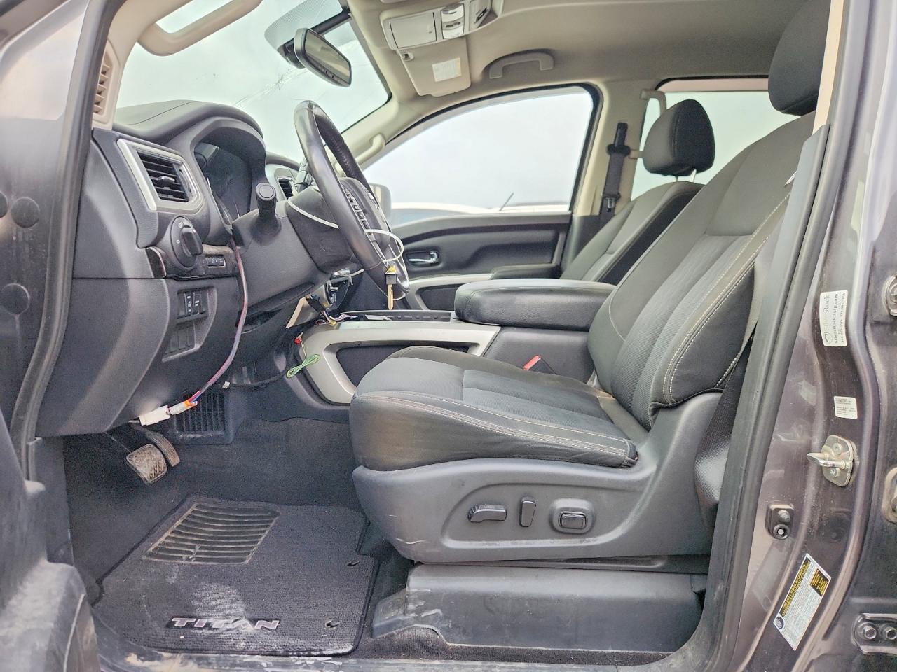 2018 Nissan Titan 4WD V8 Crew Cab 5.6L SV