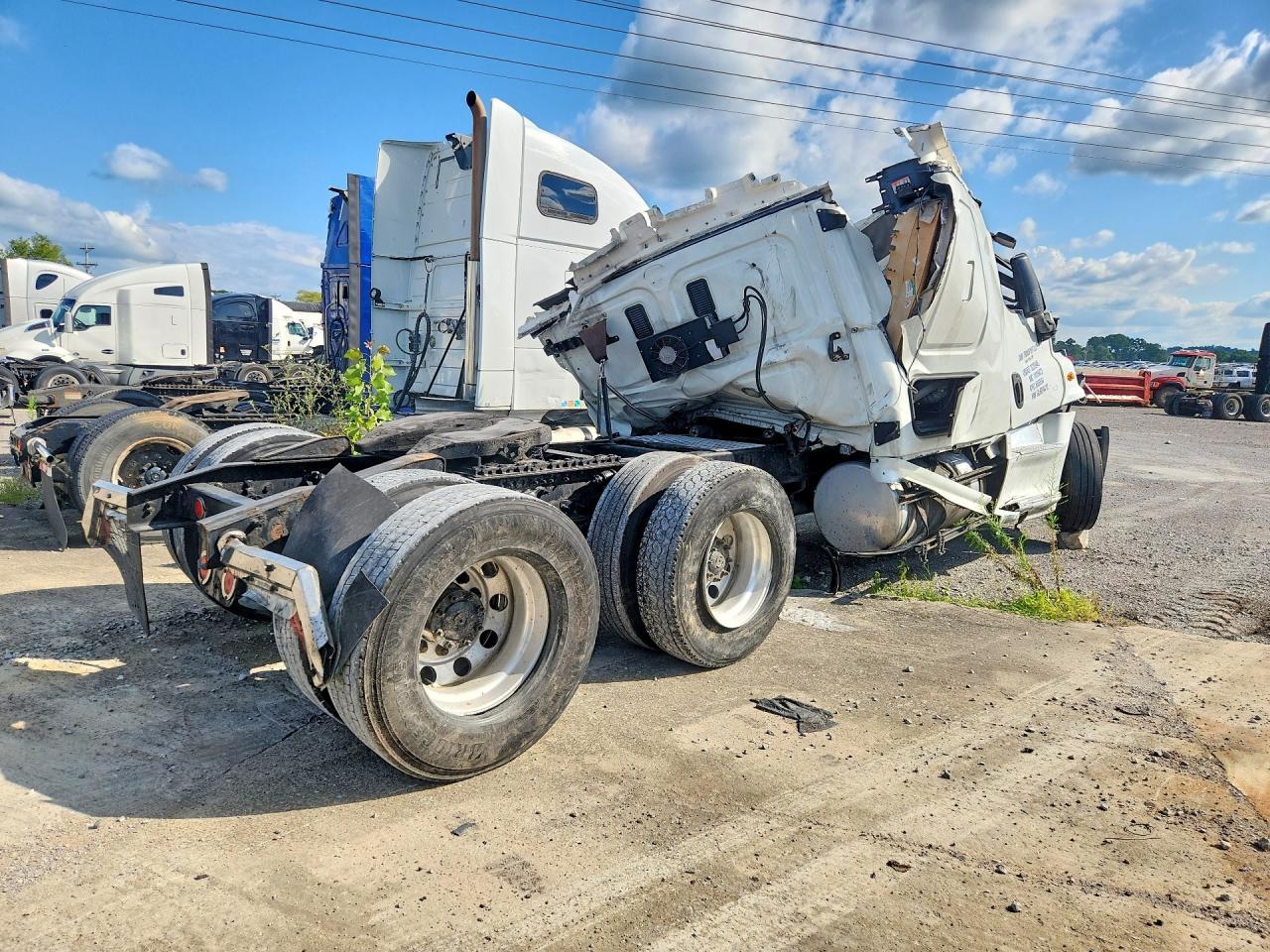 2016 Freightliner Cascadia 125 Semi Truck