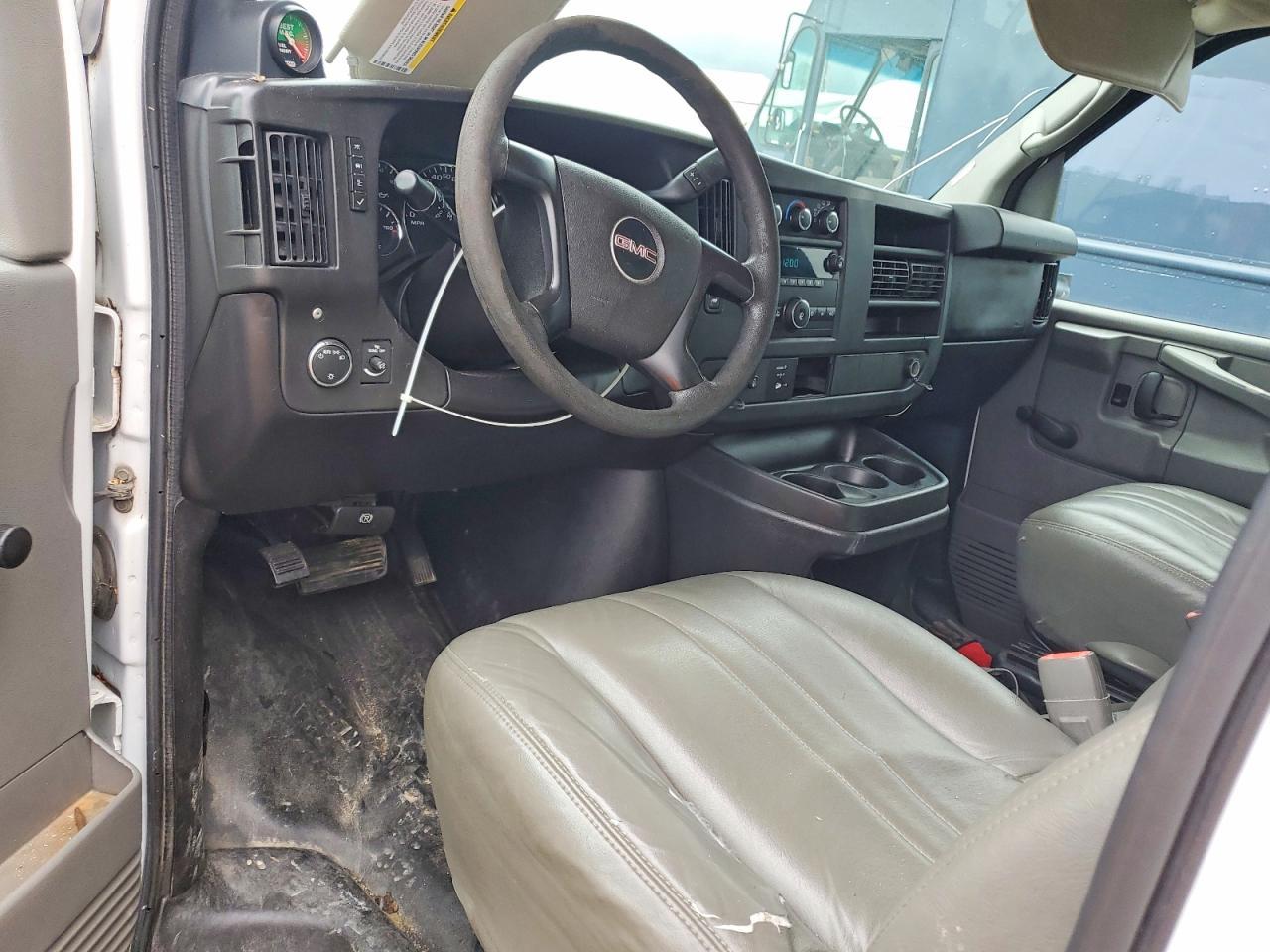2013 GMC Savana BOX Truck