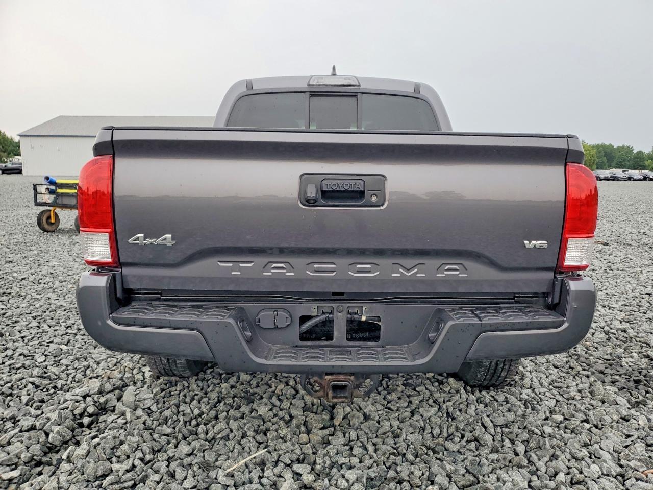 2017 Toyota Tacoma SR V6