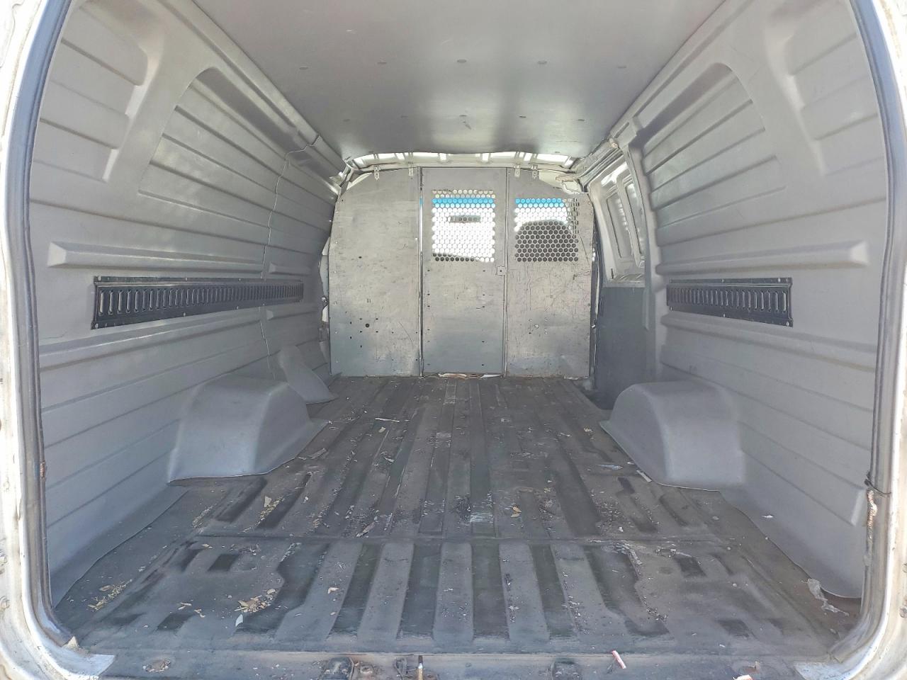 2001 Ford E350 Delivery Van