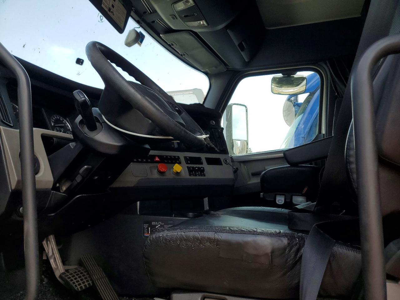2019 Freightliner Cascadia 126 Semi Truck