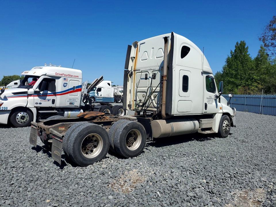 2008 Freightliner Cascadia 125 Semi Truck