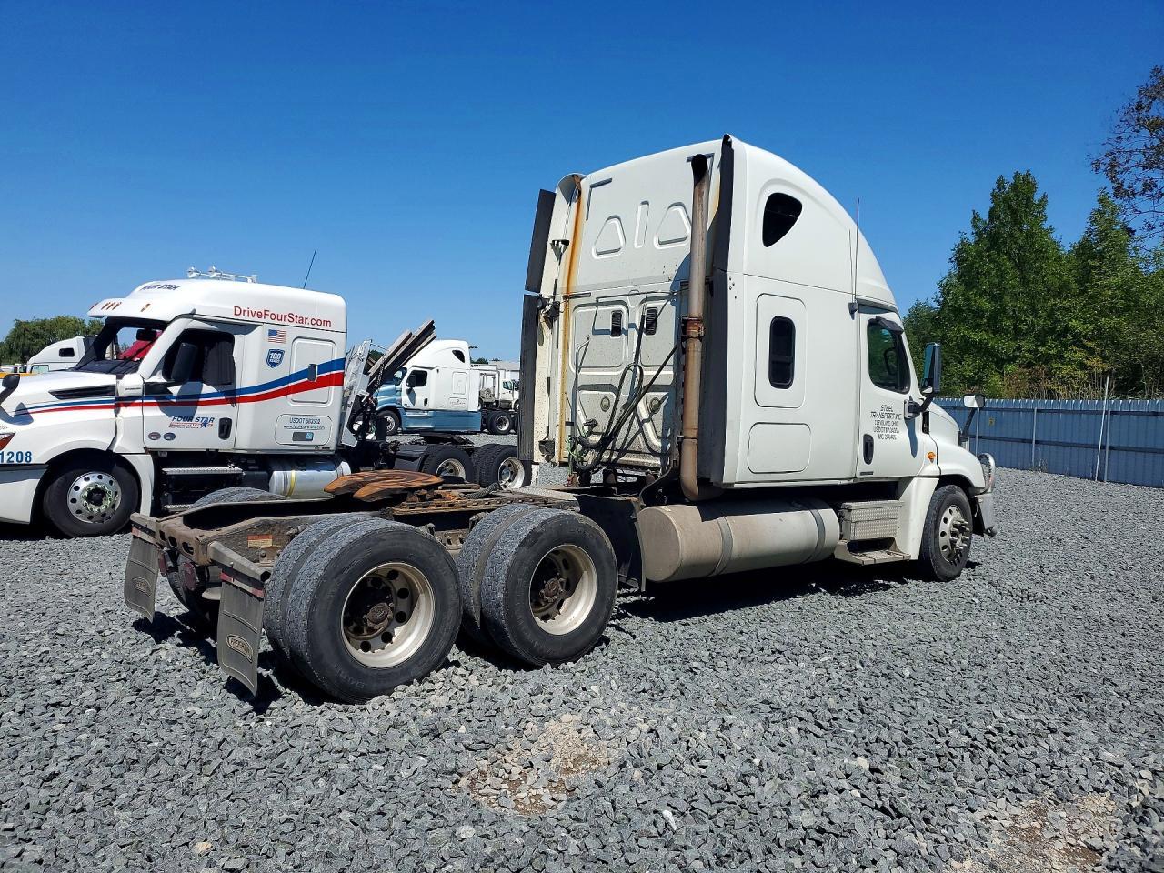 2008 Freightliner Cascadia 125 Semi Truck