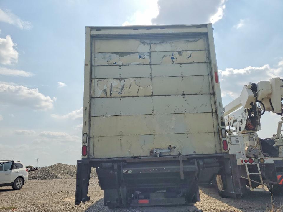 2015 Freightliner Business Class M2 BOX Truck