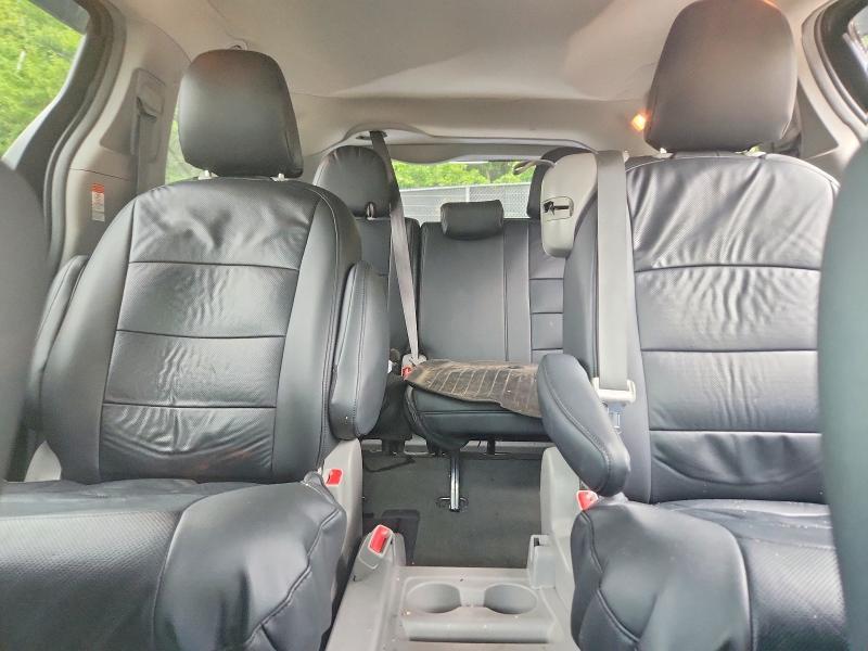 2017 Toyota Sienna le