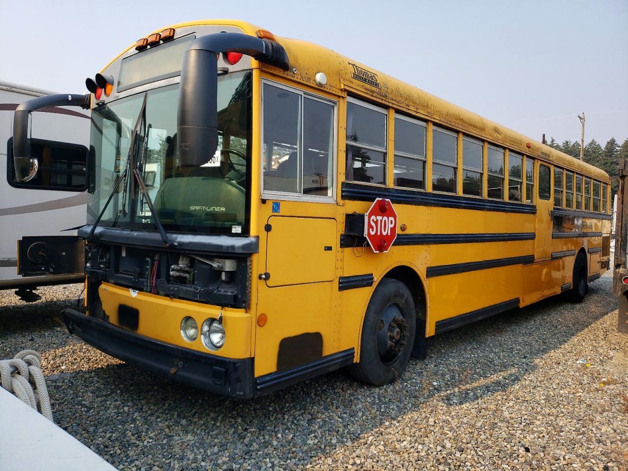 2004 Thomas SAF-T-LINER C2-School Bus