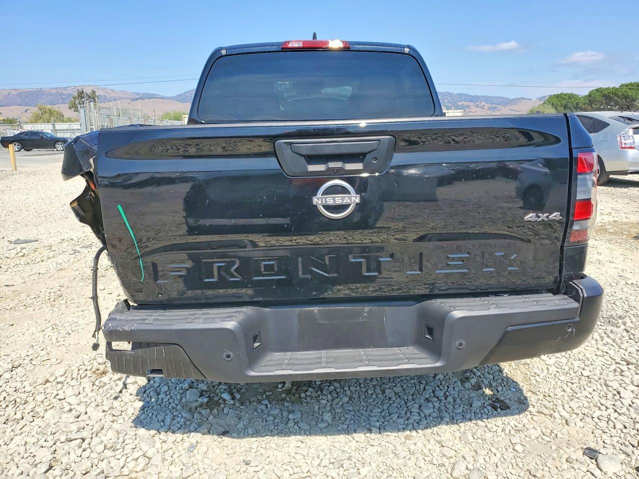 2022 Nissan Frontier S