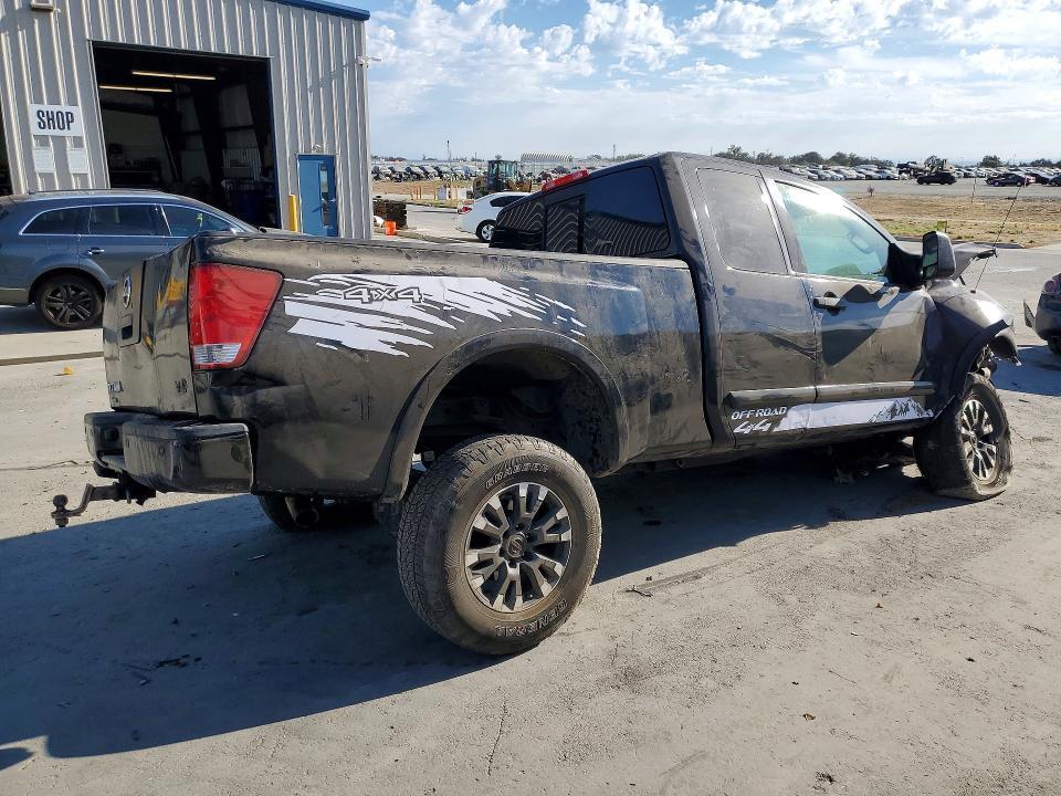 2012 Nissan Titan SV