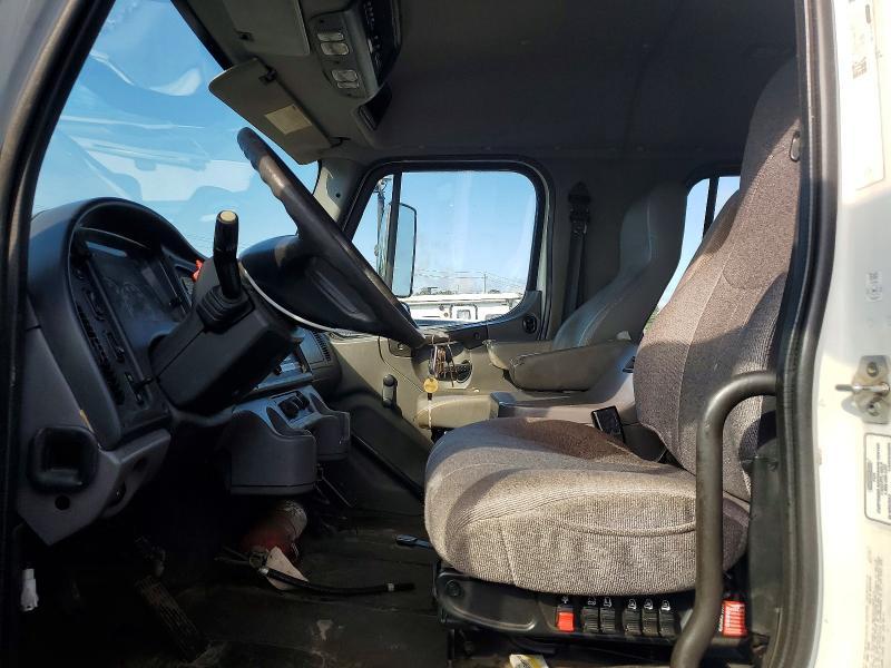 2010 Freightliner Business Class M2 BOX Truck