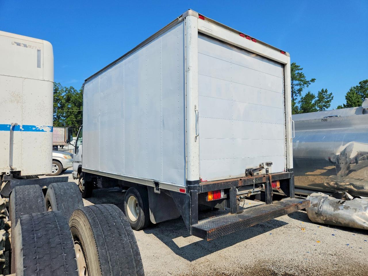2006 Isuzu NPR
