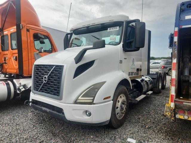 2019 Volvo VNR Semi Truck