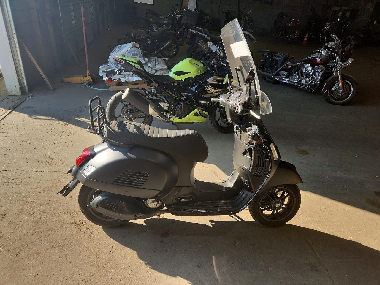 2024 Vespa GTS/SEI Giorni 300