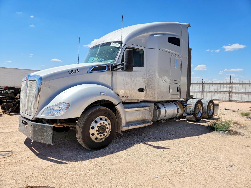 2016 Kenworth T680 Semi Truck