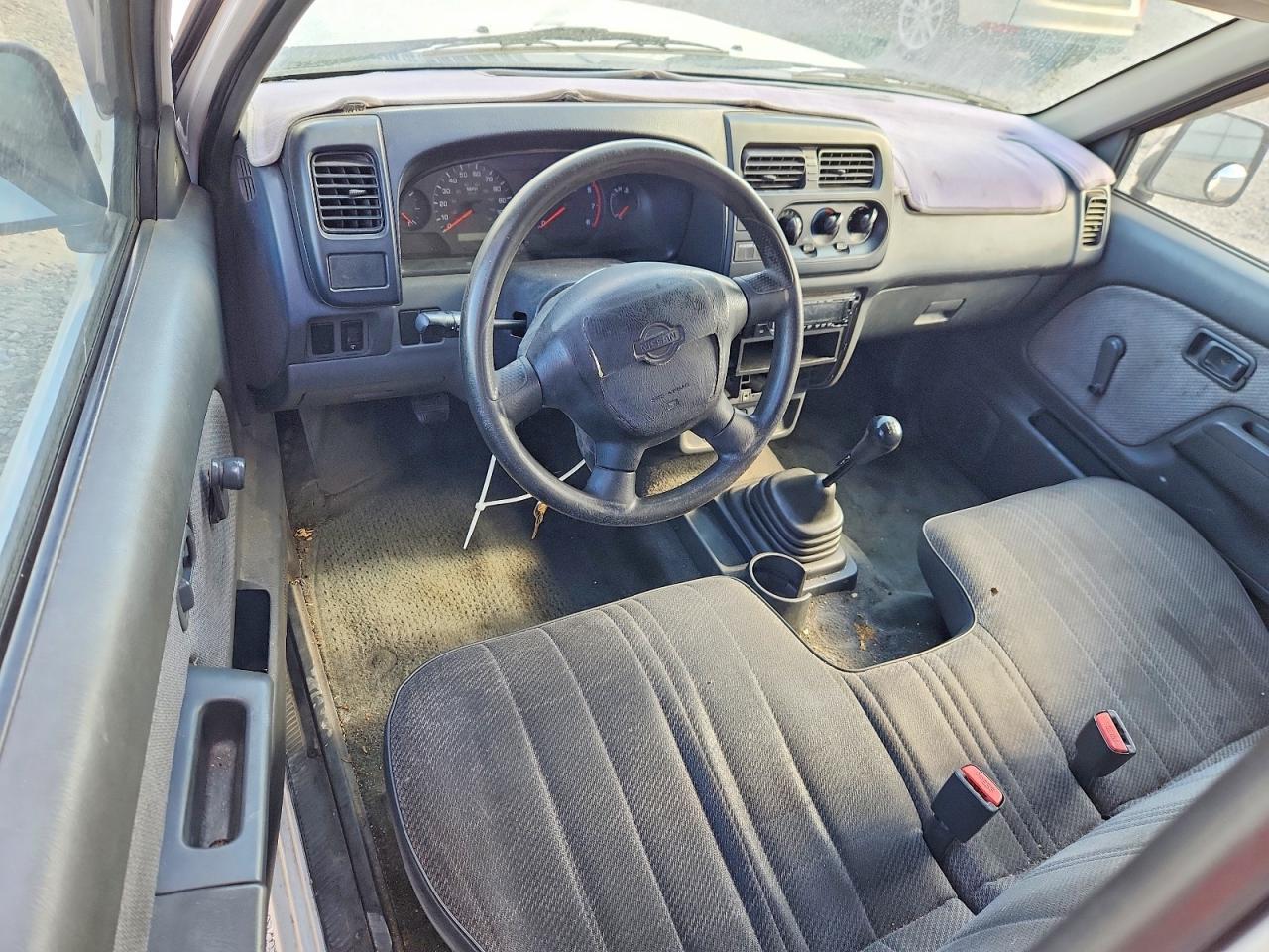 2001 Nissan Frontier XE
