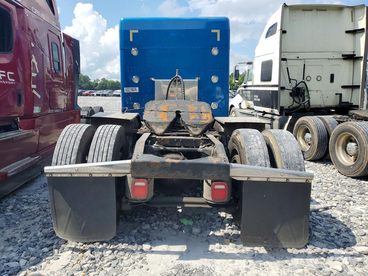2002 Peterbilt 379 Semi Truck