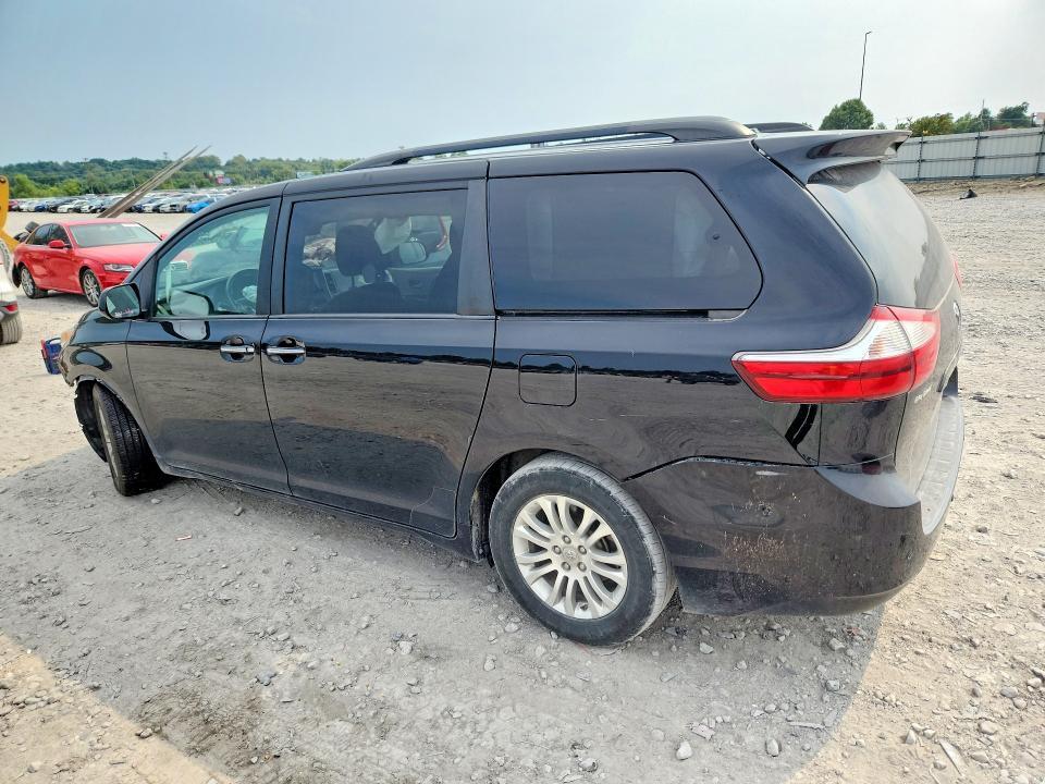 2016 Toyota Sienna xle Premium 8-passenger