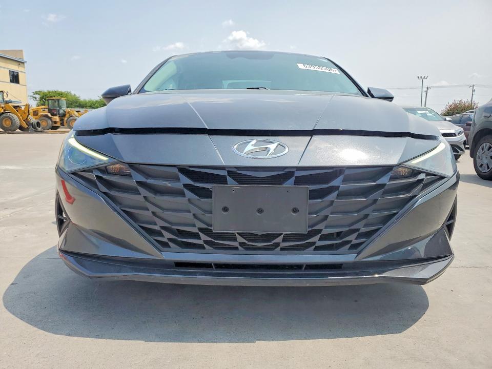 2022 Hyundai Elantra SE