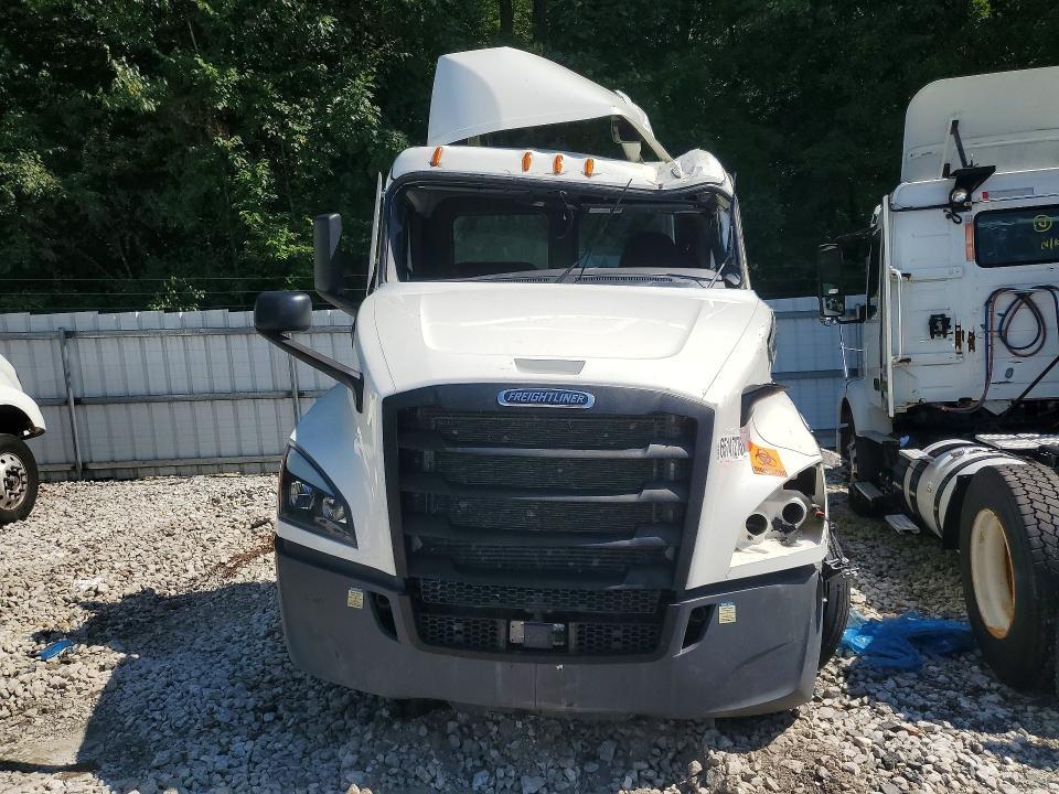 2025 Freightliner Cascadia 126 Semi Truck