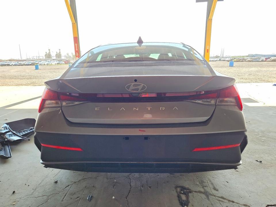 2025 Hyundai Elantra se