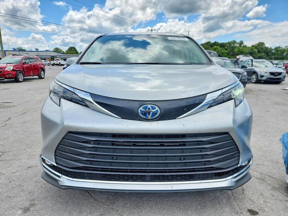 2024 Toyota Sienna xle 7-passenger