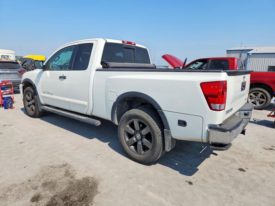 2015 Nissan Titan SV