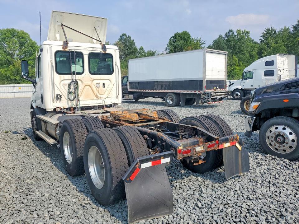 2022 Freightliner Cascadia 116 Semi Truck