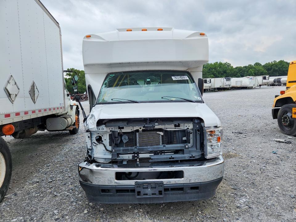 2023 Ford Econoline E450 Super Duty Cutaway Van