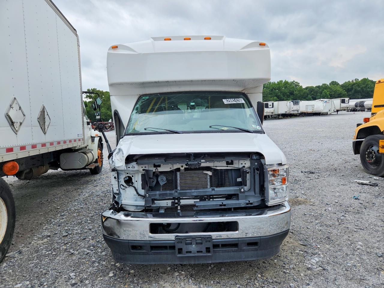 2023 Ford Econoline E450 Super Duty Cutaway Van
