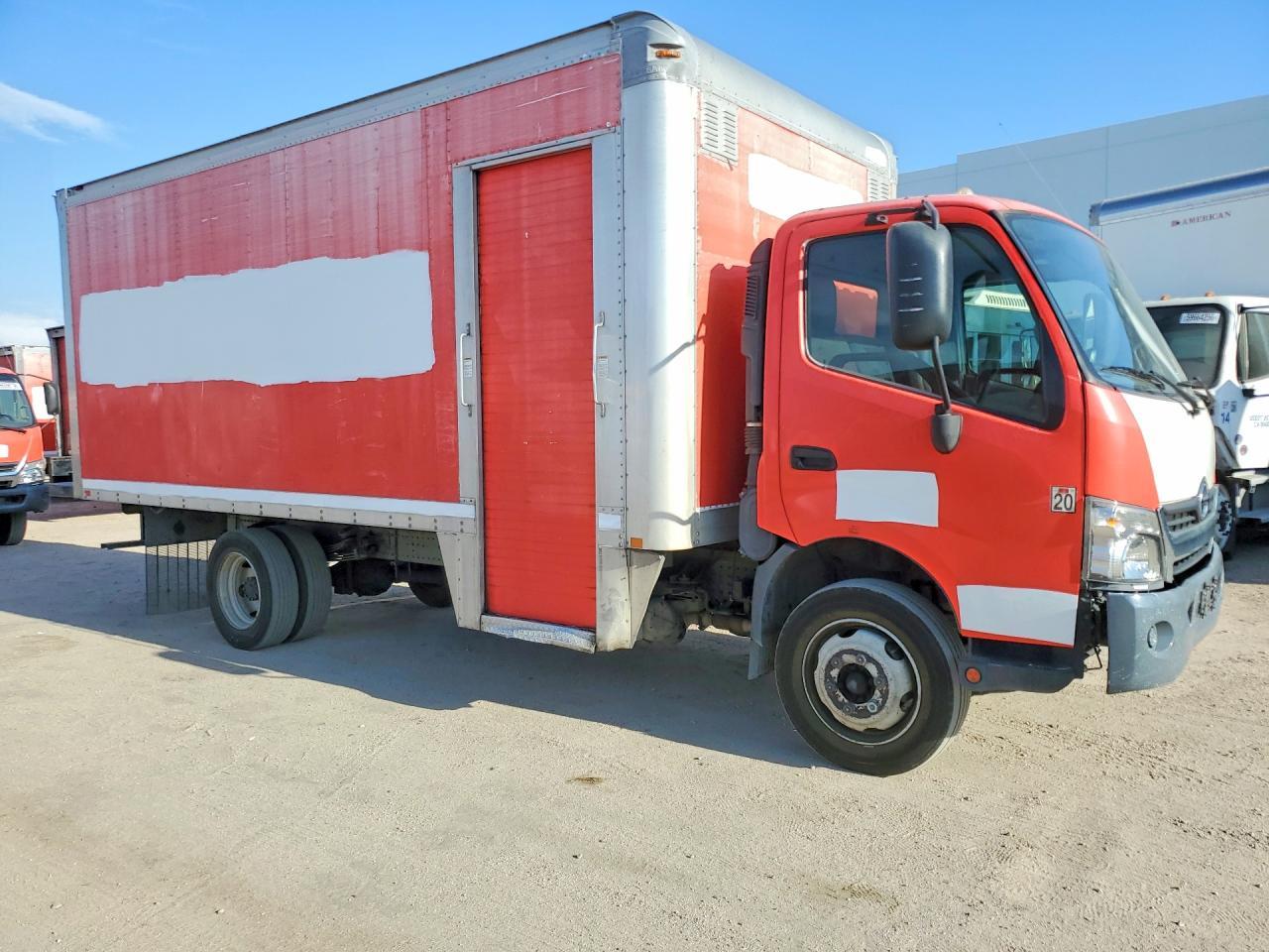 2018 Hino 195 BOX Truck