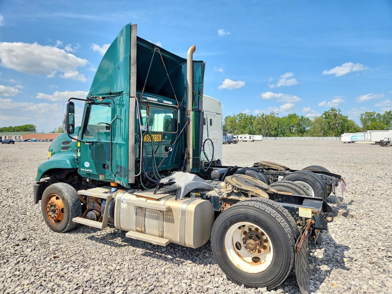 2016 Mack CXU612 Semi Truck