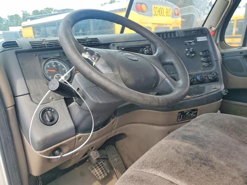 2018 Freightliner Cascadia 125 Semi Truck