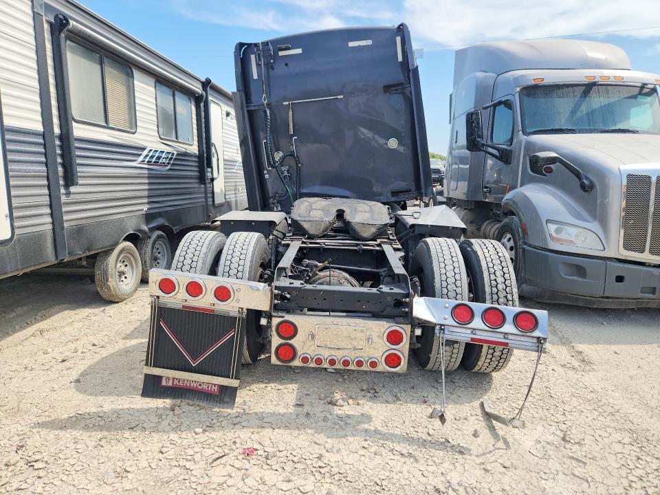 2014 Kenworth T660 Semi Truck