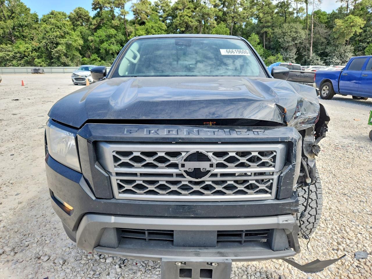 2022 Nissan Frontier SV