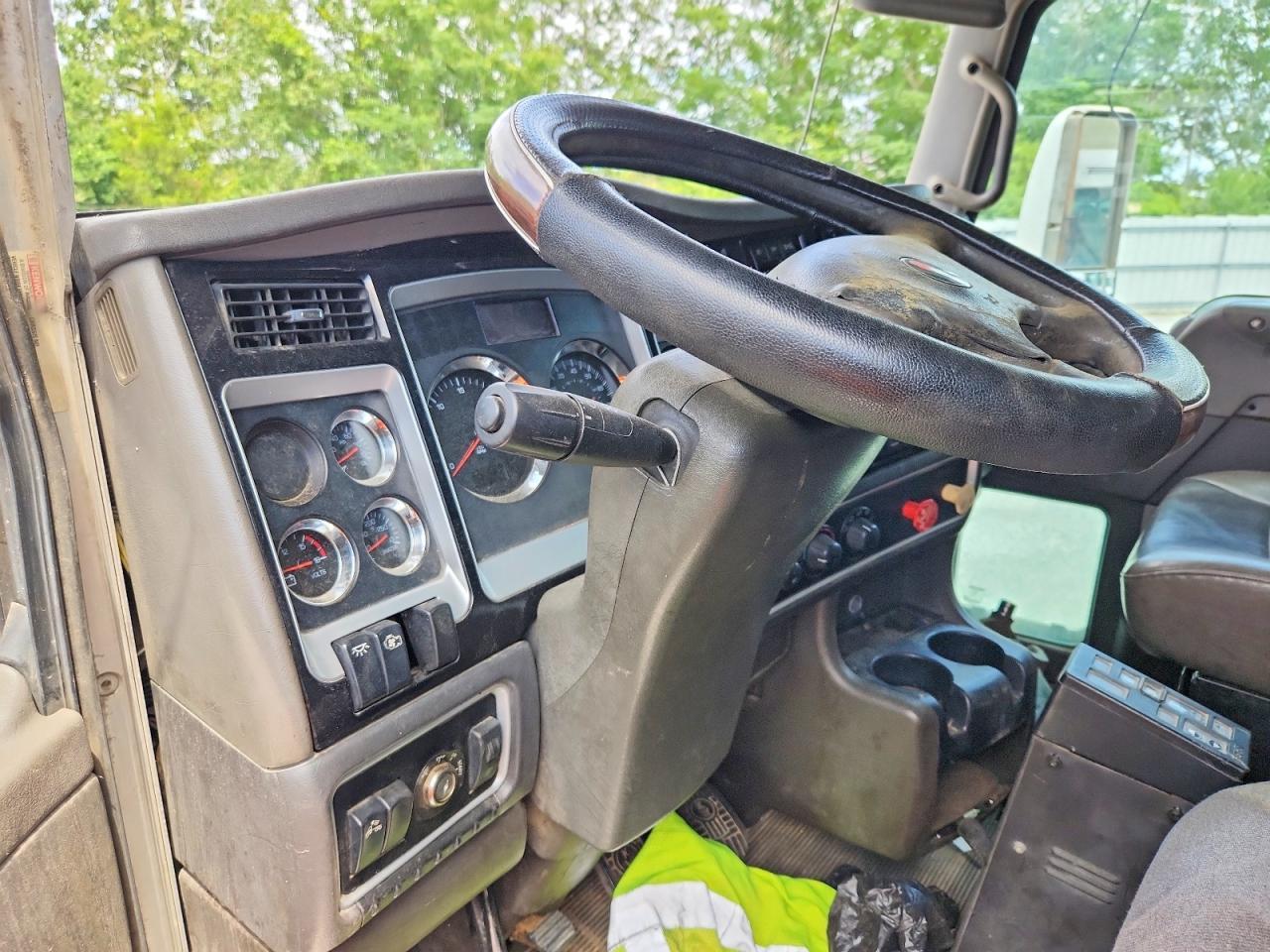 2009 Kenworth T800 Dump Truck