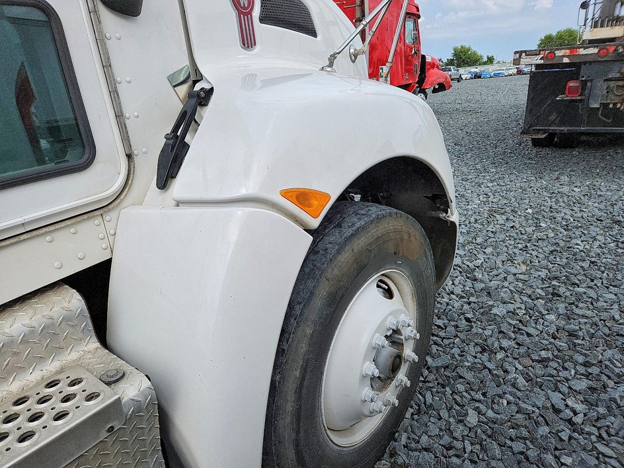 2016 Kenworth Construction T370