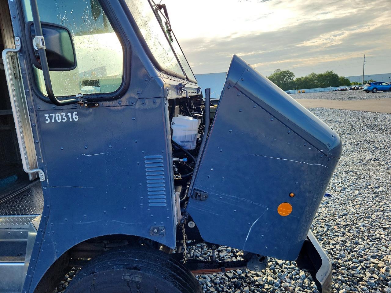 2021 Freightliner MT45G Chassis Delivery Truck